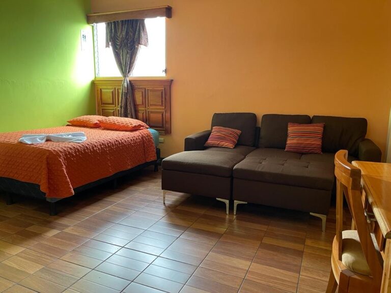 Habitacion con sofa cama